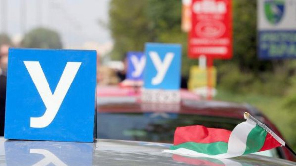Само в БЛИЦ: Учебен автомобил за столичанки взриви мрежата СНИМКИ