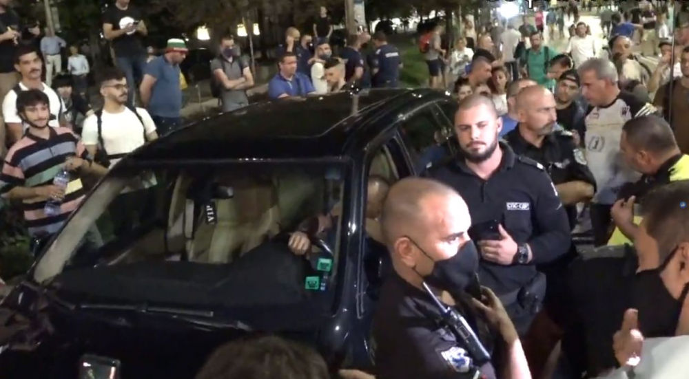 Напрежение пред СУ, протестиращи блокираха... СНИМКИ