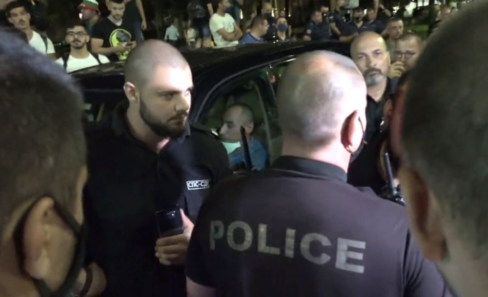 Напрежение пред СУ, протестиращи блокираха... СНИМКИ