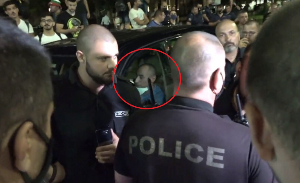 Напрежение пред СУ, протестиращи блокираха... СНИМКИ