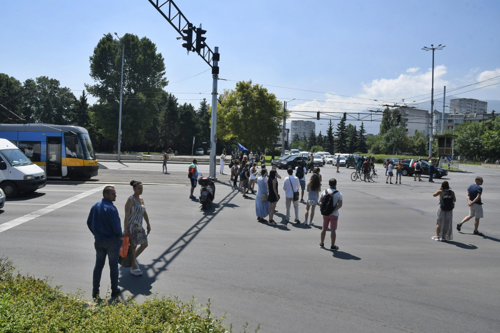 Нови СНИМКИ от блокадата в София: Шофьорите са на предела, това е безобразие! 