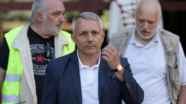 Плъзна версия за шефа и името на партията на "Отровното трио" 