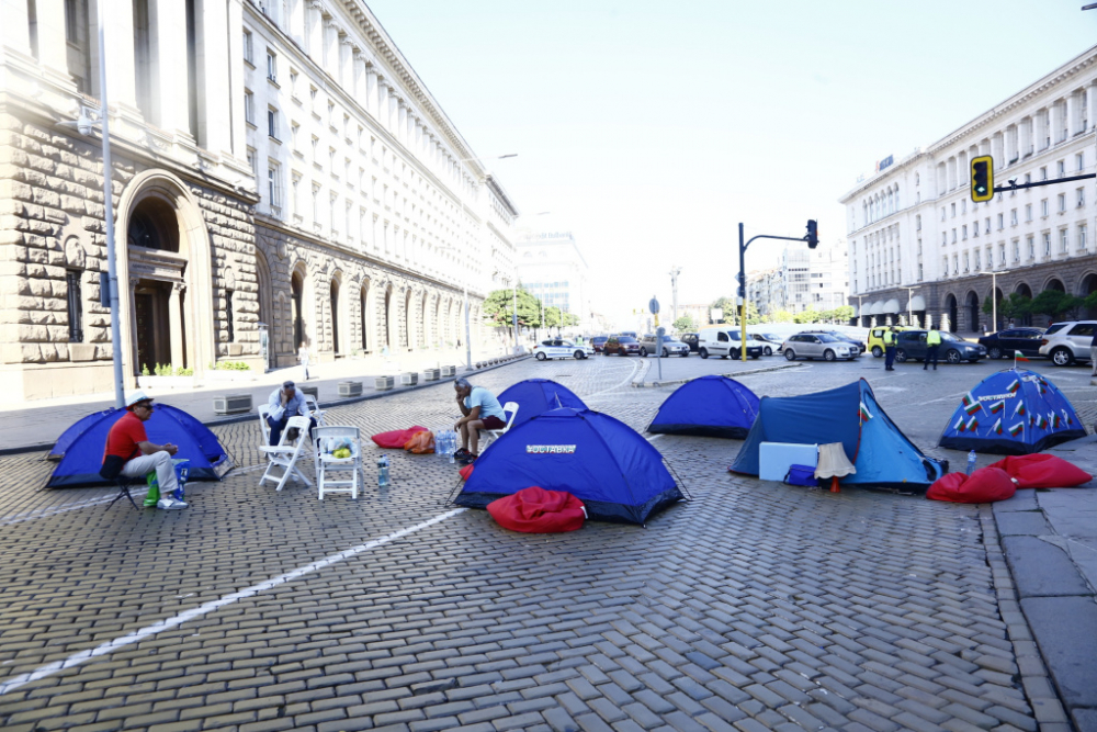 Възмутен столичанин: Карах майка си в болница, протестиращите не ни пуснаха! 