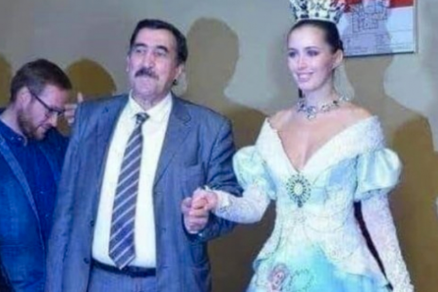 Тази булка надмина всички със своята сватбена рокля: "Така се обича президент" СНИМКИ