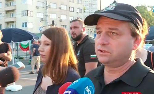 София пак парализирана: Протестъри не пускат градския транспорт, защото целта им била да причинят неудобство! СНИМКИ