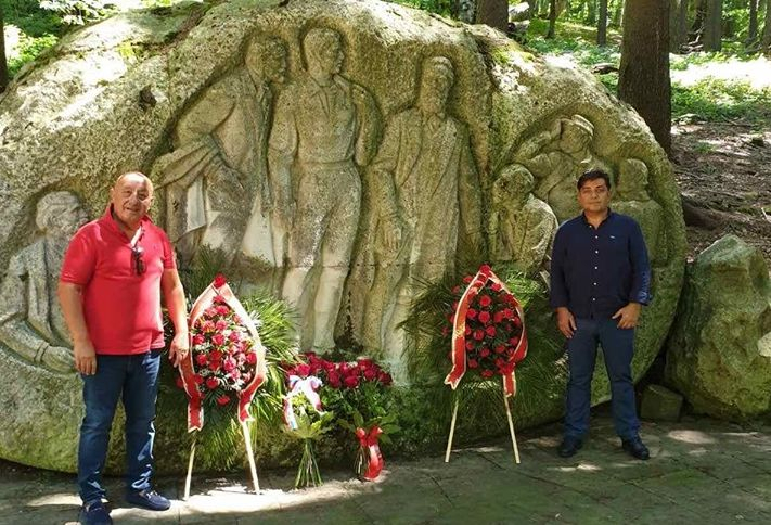 Гергов поднесе цветя на Бузлуджа СНИМКИ