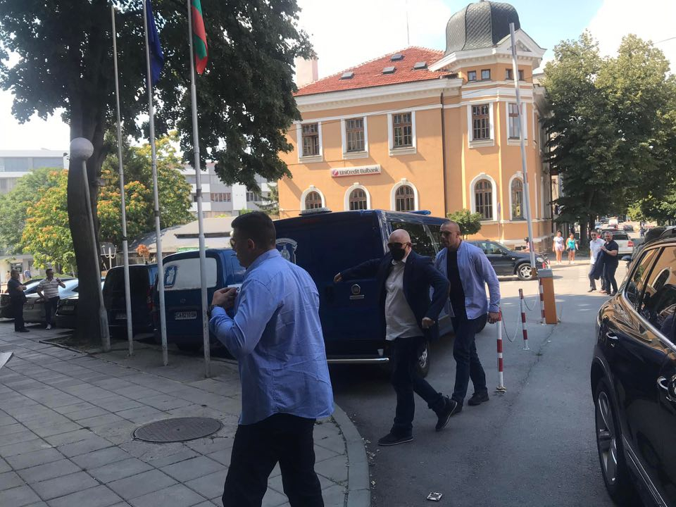Спецакция в Ямбол, Гешев е на мястото, ето какво се случва 