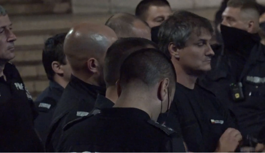 ВИДЕО: Опасен опит да се окървави протеста, игра на нерви пред Ректората СНИМКИ 