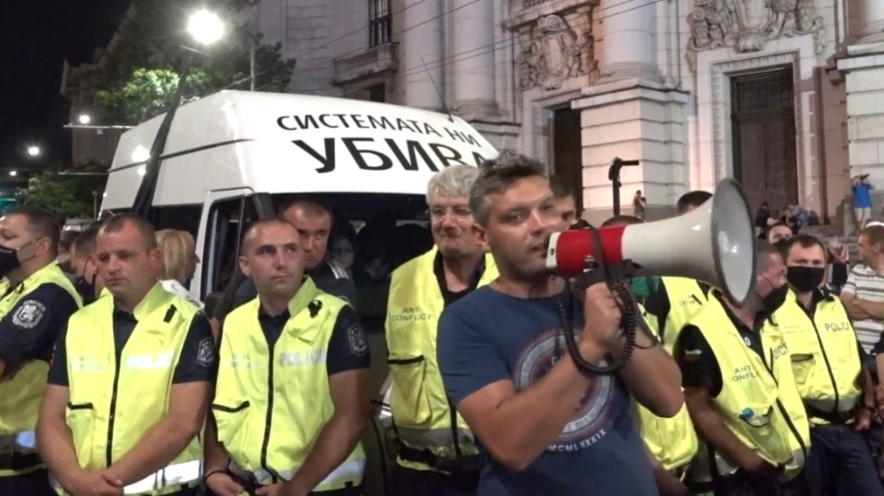 ВИДЕО: Опасен опит да се окървави протеста, игра на нерви пред Ректората СНИМКИ 