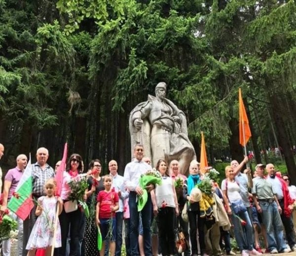 Прогоненият от БСП Спас Панчев-Лакомото „спасява“ със свои хора Красимир Янков от сигурен резил на Бузлуджа