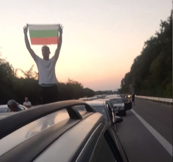 Бременна варненка насмете шепата протестъри, блокирали Аспаруховия мост 