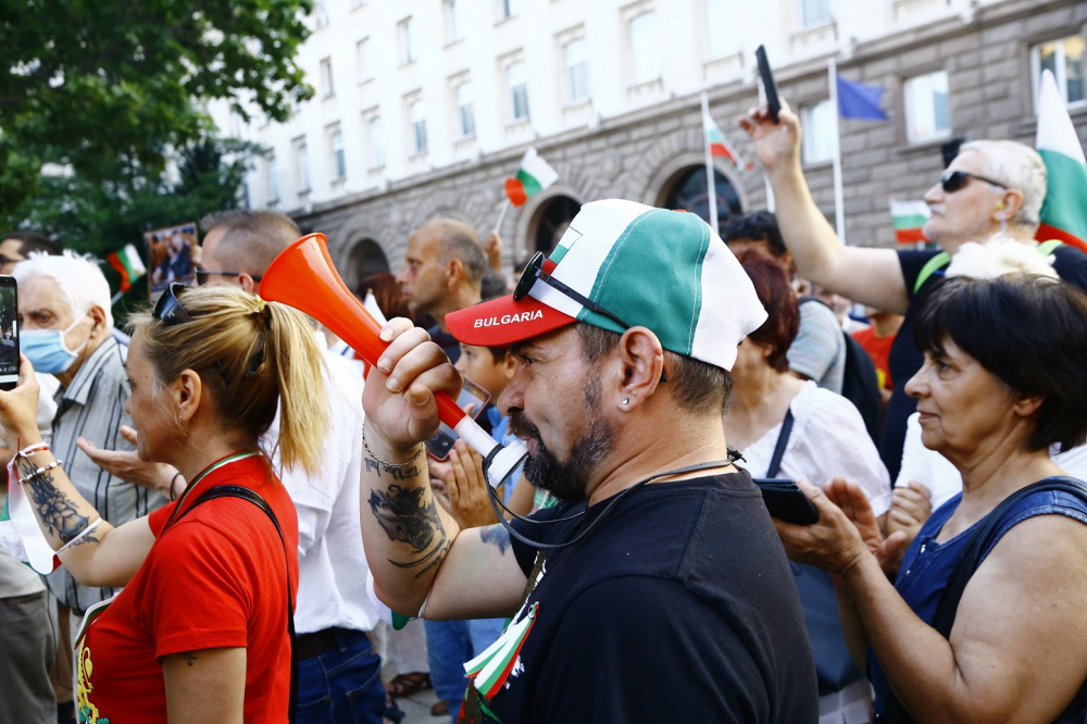 Блогърка изригна срещу протестиращите: Държавата гори, а вие...
