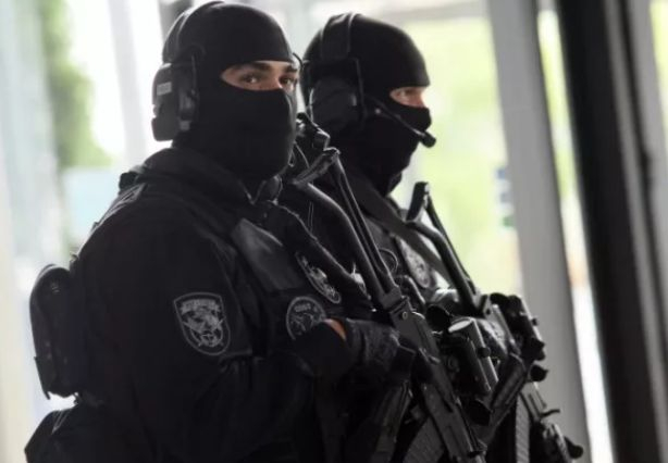 Горещи новини за екшъна със спецчасти на жълтите павета 