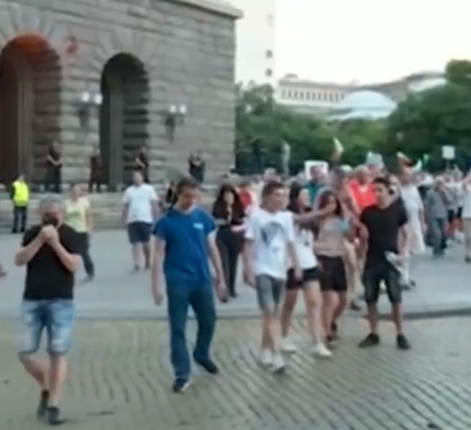 28-и ден на протестите, започват подписка срещу палатковите лагери в столицата ВИДЕО 