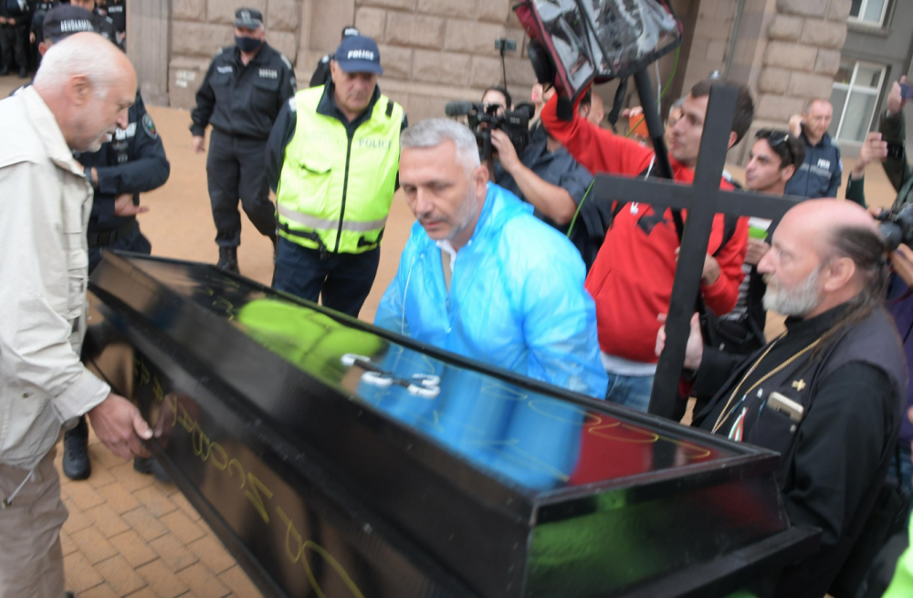 28-и ден на протестите, започват подписка срещу палатковите лагери в столицата ВИДЕО 