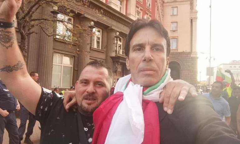 ВИДЕО на „набитите“ протестиращи показва каква жестока провокация готвят срещу ГЕРБ