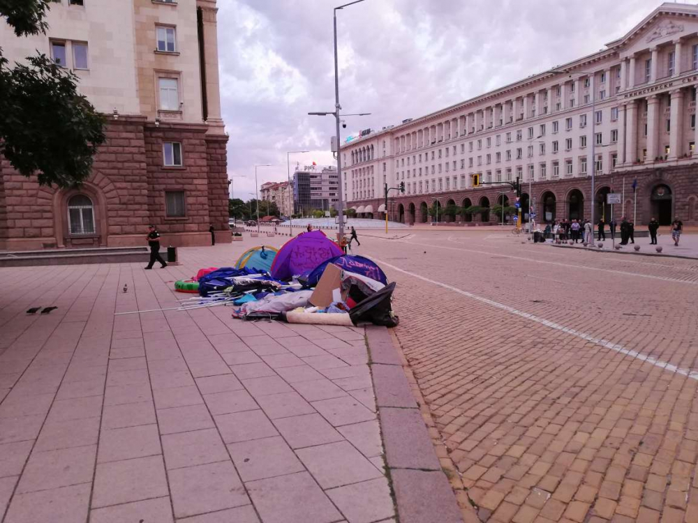 Извънредно: Спецакция на полицията разчисти блокадите на протестиращите в София СНИМКИ