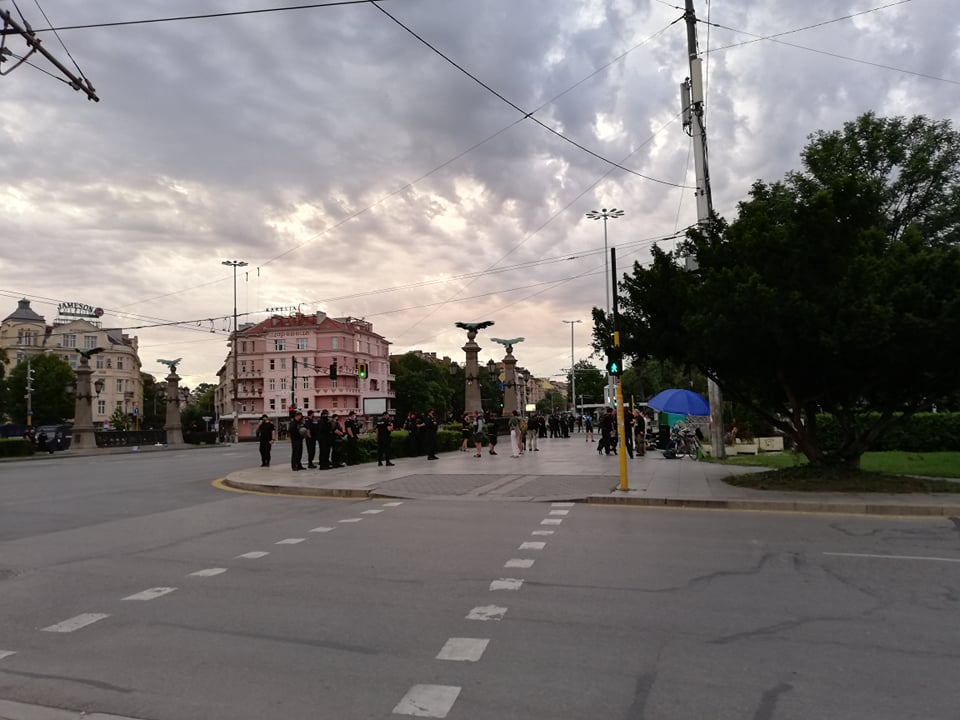 Първи СНИМКИ след спецакцията на София, освободена от блокади 