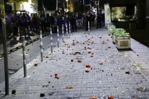 СДС с гневен коментар след безобразията на протестиращите срещу централата на НФСБ