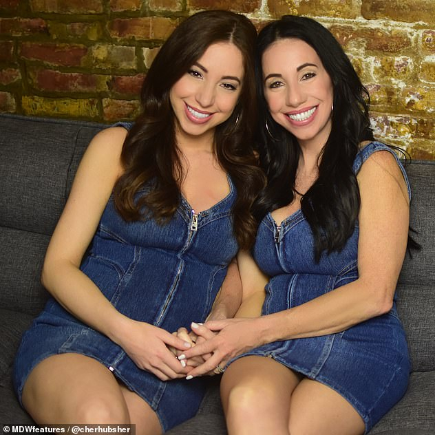 Жена на 60-години: Постоянно ме бъркат с близначка на дъщеря ми ВИДЕО