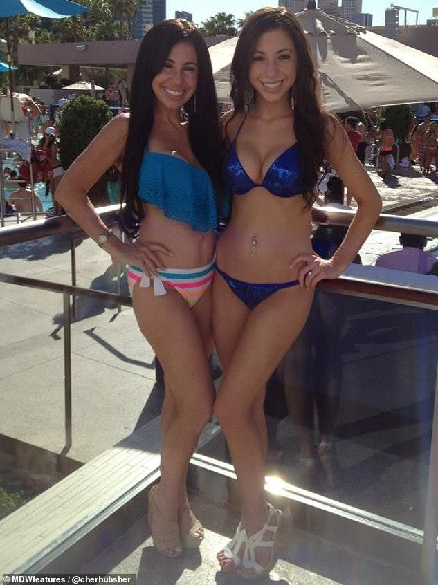 Жена на 60-години: Постоянно ме бъркат с близначка на дъщеря ми ВИДЕО