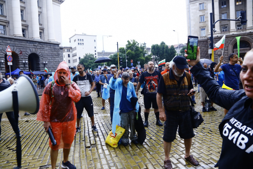 БЛИЦ TV: Протестите затвориха "Дондуков" и "Цар Освободител" СНИМКИ