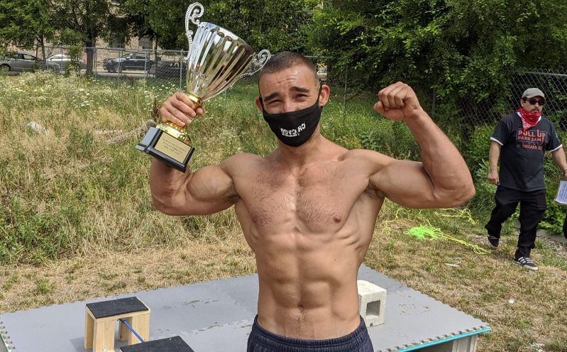 Ники от Кочериново сложи всички здравеняци от Чикаго в малкия си джоб 