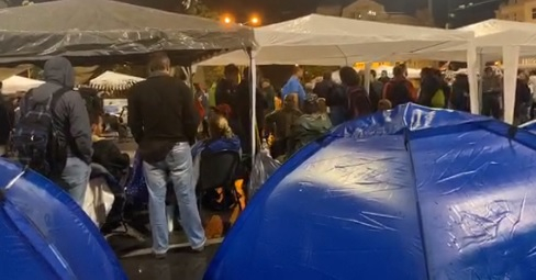 Ескалация на протеста на "Орлов мост", полицията се намеси СНИМКИ  