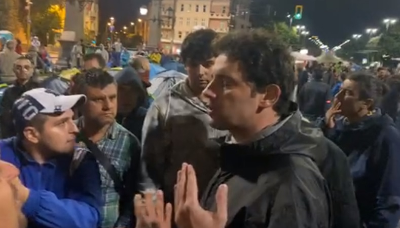 Ескалация на протеста на "Орлов мост", полицията се намеси СНИМКИ  