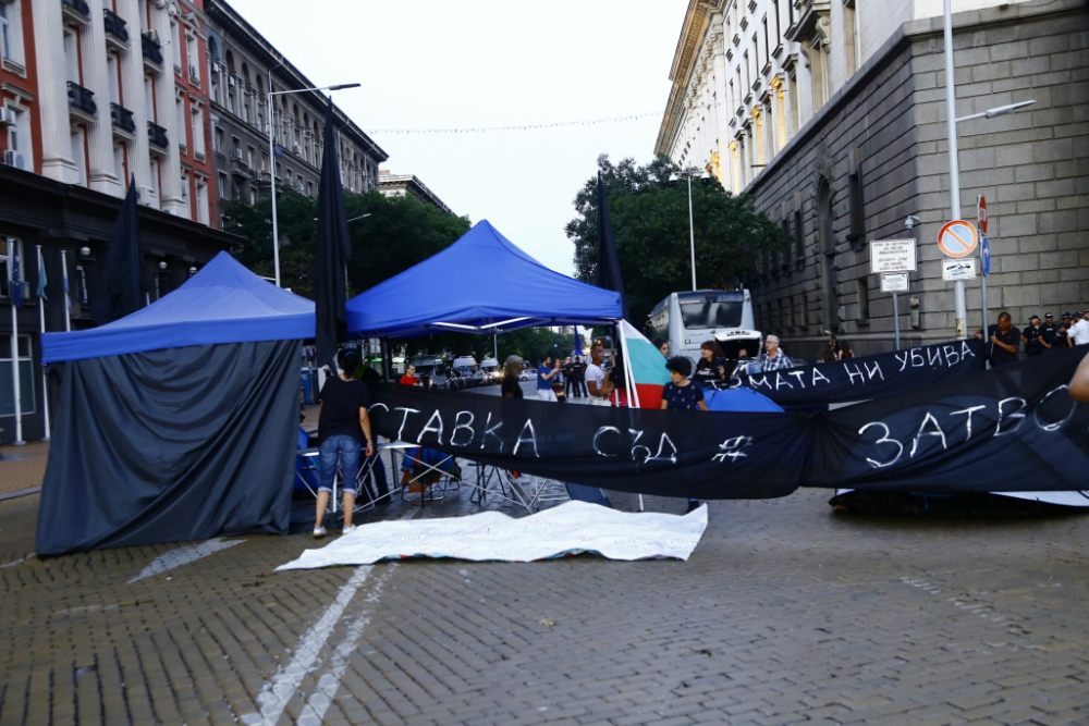 Майките от "Системата ни убива" с нова блокада в столицата СНИМКИ