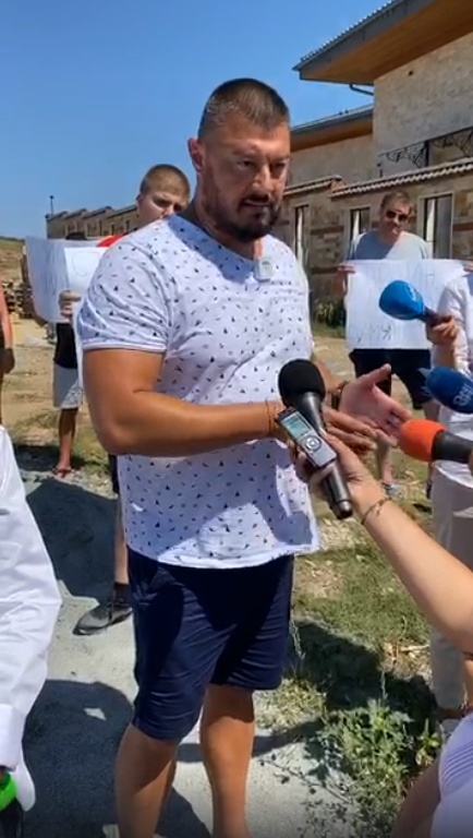 Бареков протестира пред палата на Прокопиев в Созопол, а Христо Иванов... ВИДЕО