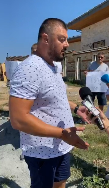 Бареков протестира пред палата на Прокопиев в Созопол, а Христо Иванов... ВИДЕО