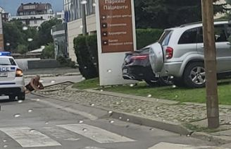 Извънредно в БЛИЦ! Окървавен мъж лежи на Симеоновско шосе СНИМКИ 