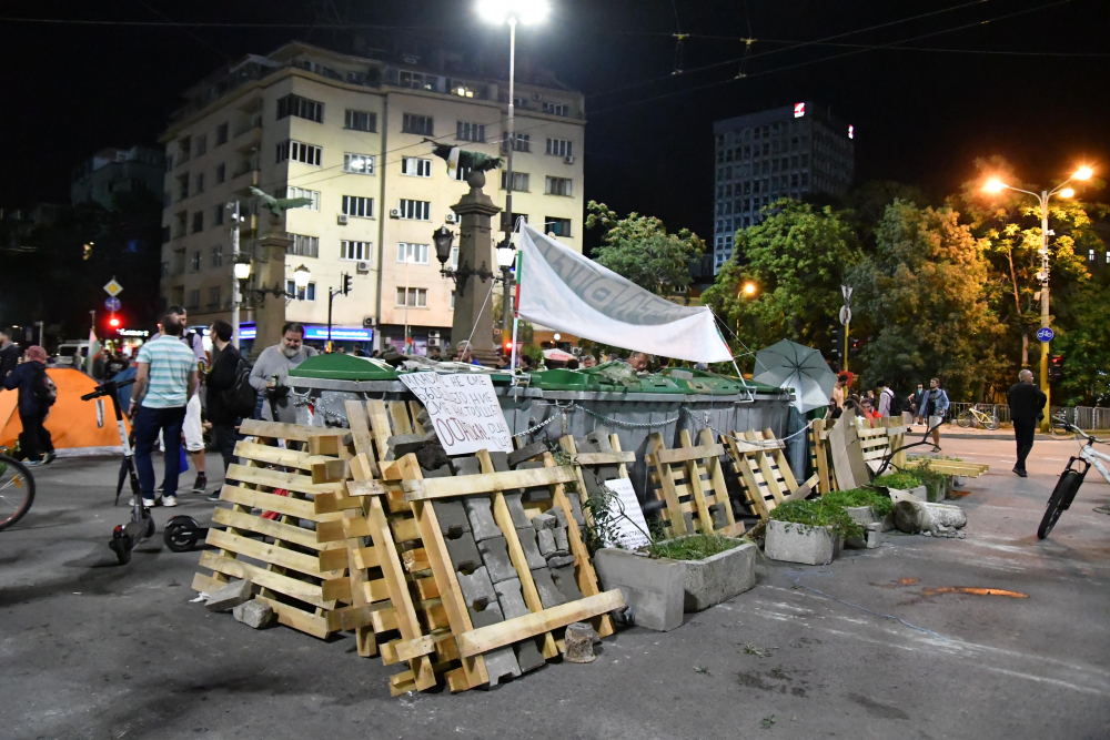 Блокадите в София остават, протестиращите не усещали умора
