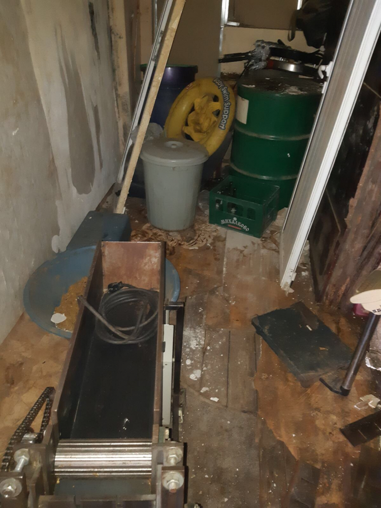 Полицаи влязоха в гаража на пловдивския бандит Мосю и изпаднаха в шок СНИМКА