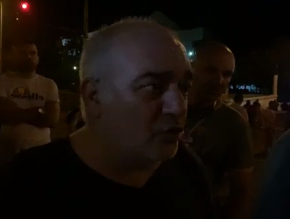 Извънредно в БЛИЦ: Обещаха блокадата пред Румънското посолство да е 24 часа