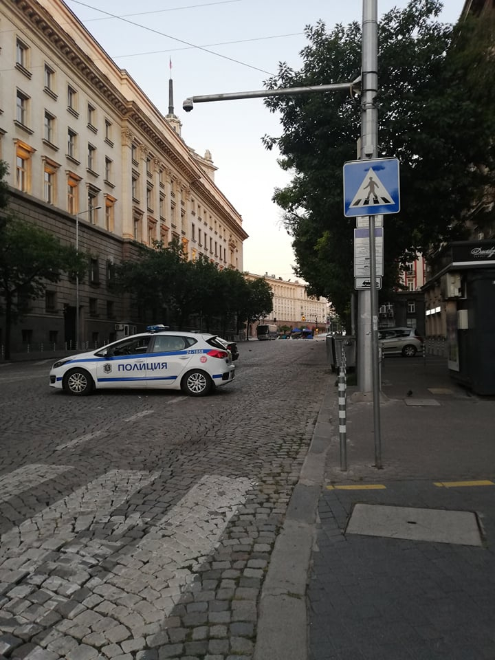 Извънредно! Спецакция на полицията, вдигнаха една от блокадите в София СНИМКИ