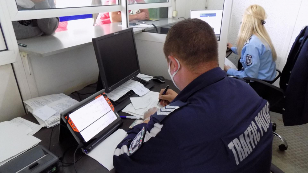 Внимание, шофьори! KAT попари над 42 000 с електронни фишове от началото на юни