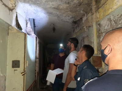 Полиция и общинари влязоха в цигански блок в Перник и онемяха СНИМКИ