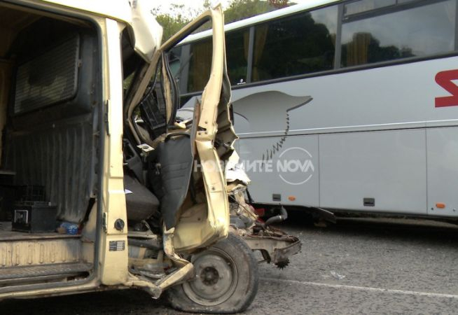 Първи подробности за тежкия инцидент с автобус край Банско СНИМКИ