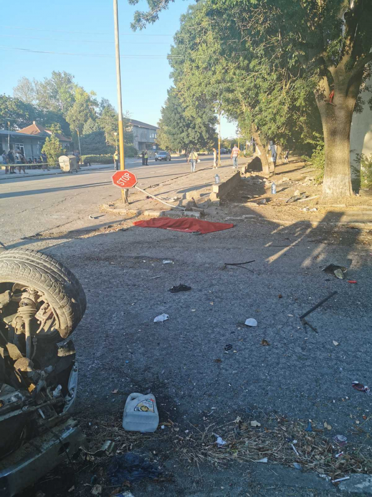 Първо в БЛИЦ: Две деца и майка им са загинали при касапницата в Каварненско! СНИМКИ
