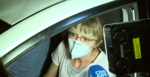 Зловещи детайли и нови ВИДЕА от бруталното нападение на протестиращи върху майка с деца