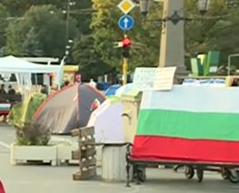 София се събуди под блокада, но ще става по-зле! Протестиращи блокират ключова... СНИМКИ