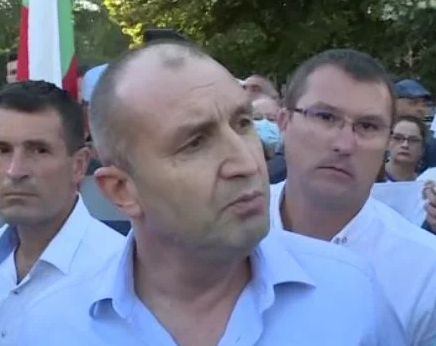Петко Симеонов попиля Радев: Държавният глава подкрепя гражданско неподчинение 