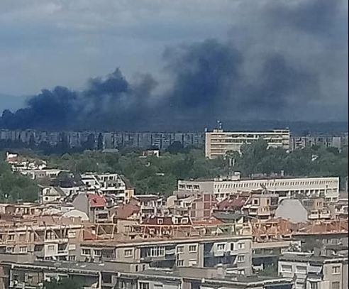 Пловдив пламна! Огънят бушува на няколко места, запали се дори... ВИДЕО