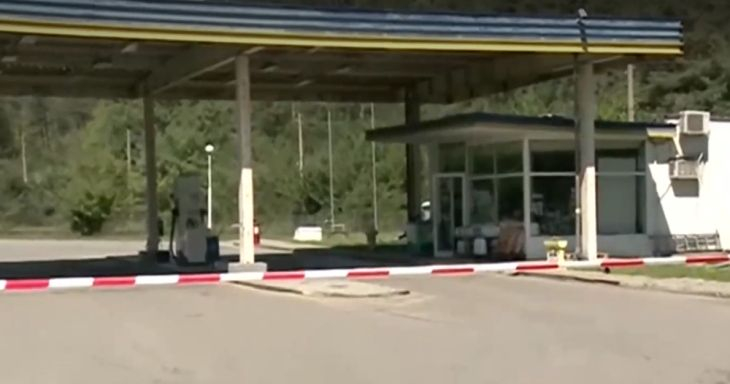 Обир като на кино в бензиностанция в Бобов Дол, бандит насочи пистолет и... ВИДЕО