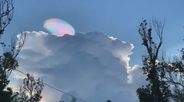 Уникално природно явление над Филипините ВИДЕО