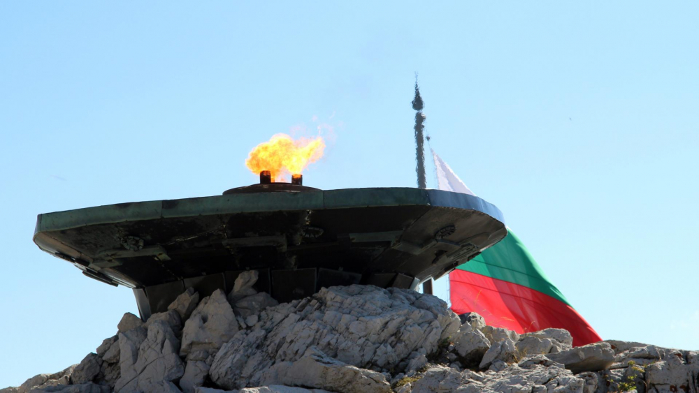 Трогателна гледка на връх Шипка СНИМКИ 