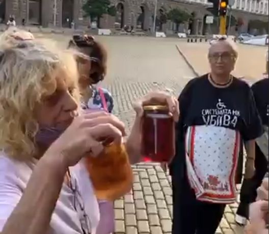 Андролова: Тъпотията на протестиращите взе невиждани размери ВИДЕО