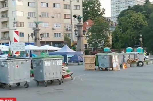 София пак осъмна окупирана, контрапротестиращи обаче... СНИМКИ